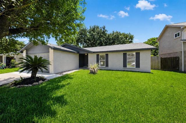 10431 Long River Dr, Sugar Land, TX 77498