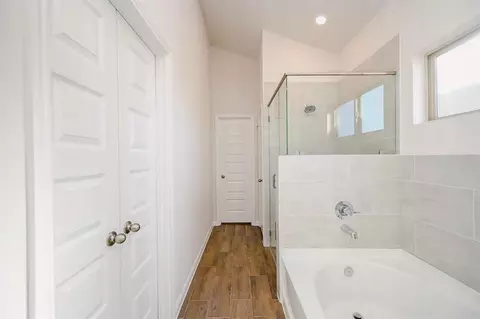434 Magnetic Hill Dr, Crosby, TX 77532