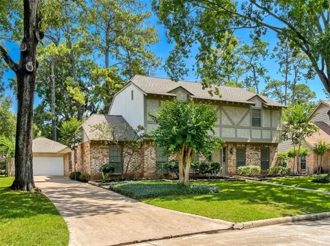 5702 Vestavia Dr, Houston, TX 77069