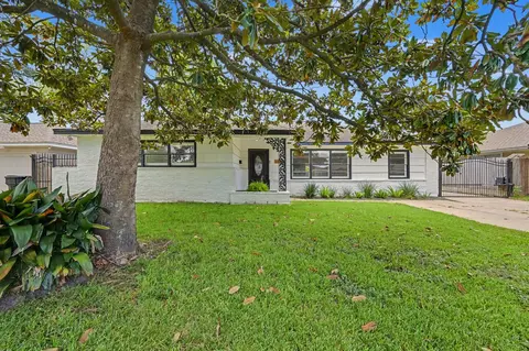 9613 Westview Dr, Houston, TX 77055