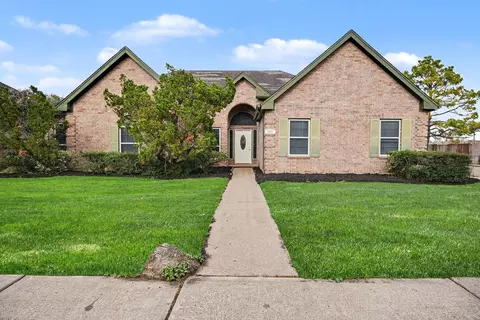 1601 Oak Place Ct, Pearland, TX 77581