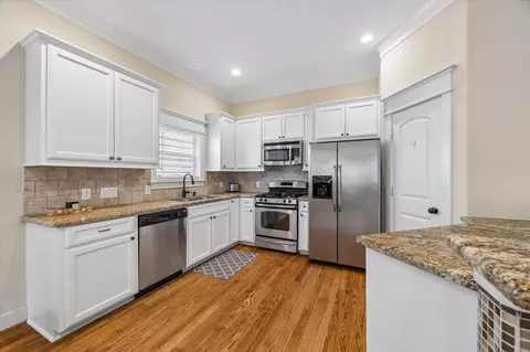 1017 W 16th St, Houston, TX 77008