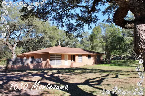 1630 Montezuma St, Columbus, TX 78934