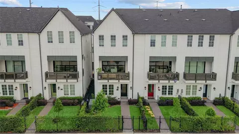 3317 W 11th St, Houston, TX 77008