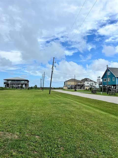 714 Salt Cedar Ln, Port Bolivar, TX 77650