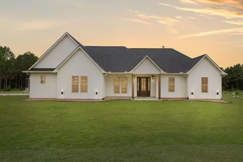 303 Bonfire Bnd, Livingston, TX 77351