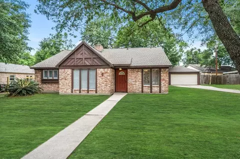 8 Flint St, Conroe, TX 77301