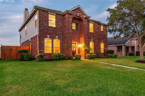 686 Fountain View Ln, League City, TX 77573