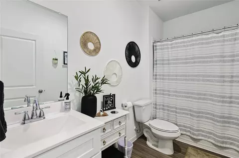 Bath - 16106 Elbridge Ct, Conroe, TX 77302 photo 2 of 2