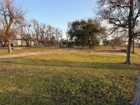 1001 Wilson Rd, Clute, TX 77531