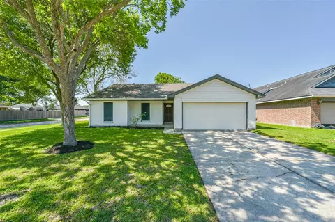 5034 Creekview Dr, La Porte, TX 77571