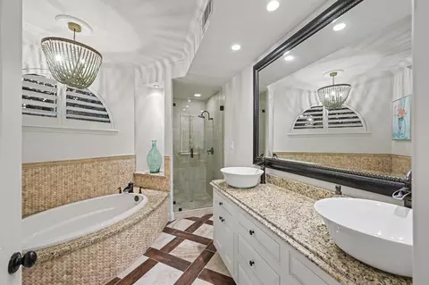 Bath - 22 Watertree Ct, Spring, TX 77380 photo 6 of 6
