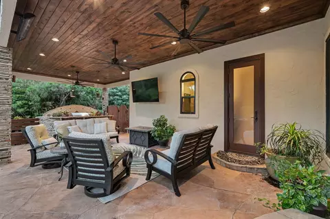 Exterior - 22 Watertree Ct, Spring, TX 77380 photo 4 of 10