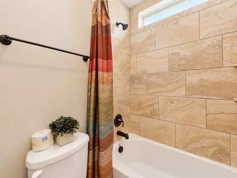 Bath - 3718 Pinebrook Hollow Ln, Spring, TX 77386 photo 2 of 5