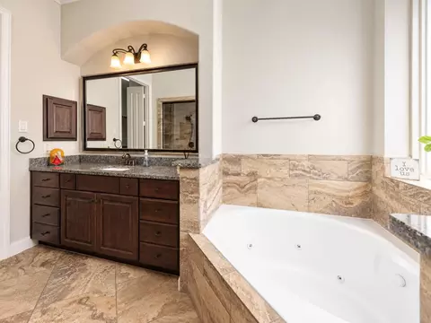 Bath - 3718 Pinebrook Hollow Ln, Spring, TX 77386 photo 3 of 5