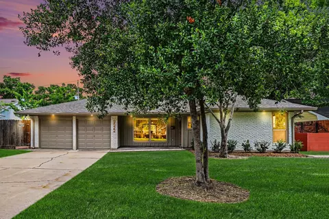 9522 Winsome Ln, Houston, TX 77063