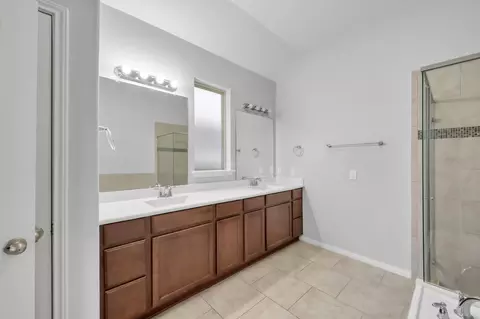 Bath - 5615 Glenfield Spring Ln, Spring, TX 77389 photo 3 of 3