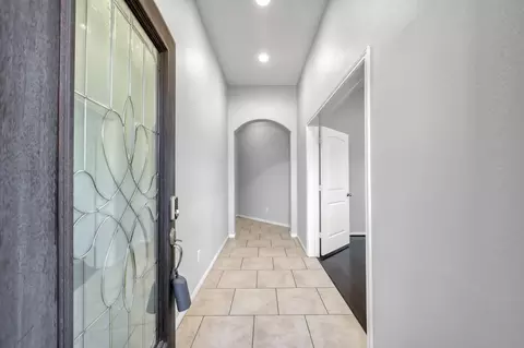 Entry Way - 5615 Glenfield Spring Ln, Spring, TX 77389 photo 2 of 9