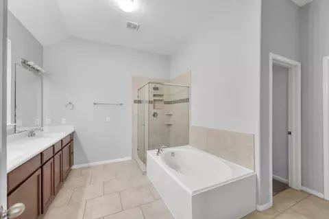Bath - 5615 Glenfield Spring Ln, Spring, TX 77389 photo 2 of 3