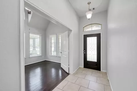 Entry Way - 5615 Glenfield Spring Ln, Spring, TX 77389 photo 4 of 9