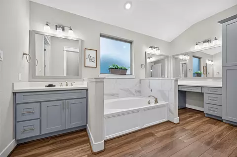 Bath - 12469 Pebble View Dr, Conroe, TX 77304 photo 4 of 8