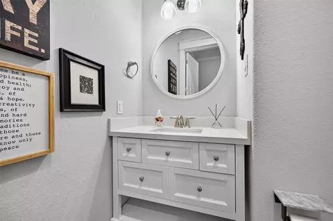 Bath - 12469 Pebble View Dr, Conroe, TX 77304 photo 2 of 8