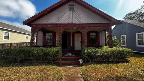 2208 19th St, Port Arthur, TX 77640