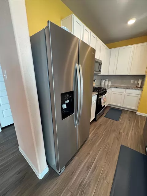 Kitchen - 2441 Shellcracker Dr, Conroe, TX 77384 photo 3 of 6