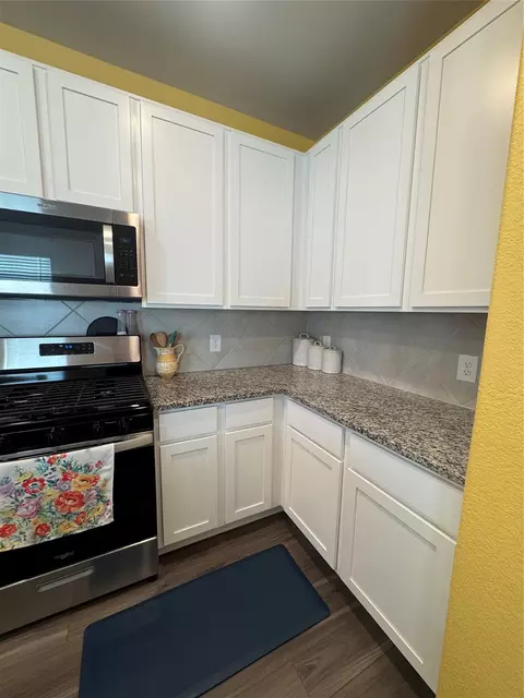 Kitchen - 2441 Shellcracker Dr, Conroe, TX 77384 photo 5 of 6