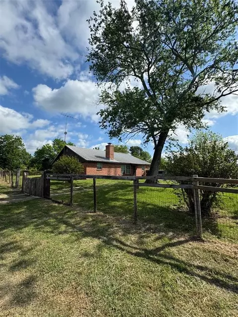6674 Fm 3060, Midway, TX 75852