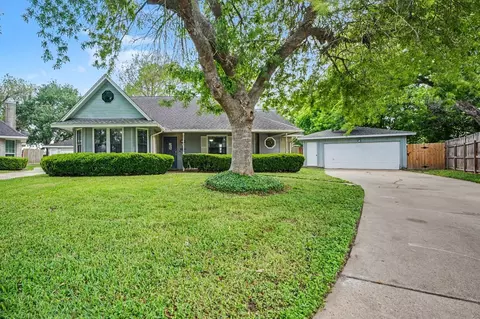 533 White Wing Ct, Dickinson, TX 77539