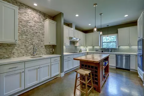 Kitchen - 2003 Oakridge Rd, Weimar, TX 78962 photo 1 of 4