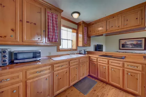 Kitchen - 2003 Oakridge Rd, Weimar, TX 78962 photo 3 of 4