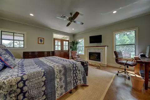 Bedroom - 2003 Oakridge Rd, Weimar, TX 78962 photo 1 of 3