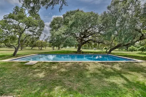 Exterior - 2003 Oakridge Rd, Weimar, TX 78962 photo 6 of 9