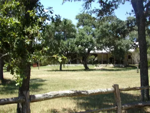 Exterior - 2003 Oakridge Rd, Weimar, TX 78962 photo 3 of 9