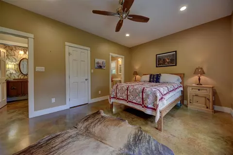 Bedroom - 2003 Oakridge Rd, Weimar, TX 78962 photo 2 of 3