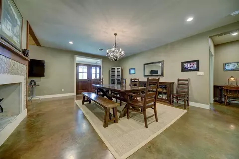 Dining - 2003 Oakridge Rd, Weimar, TX 78962 photo 1 of 2