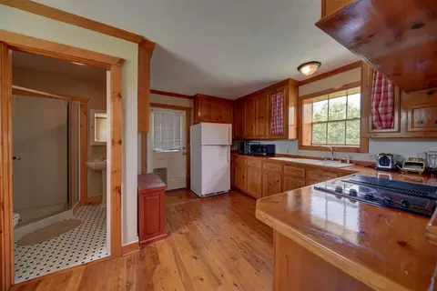 Kitchen - 2003 Oakridge Rd, Weimar, TX 78962 photo 4 of 4