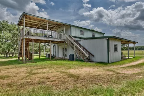 Exterior - 2003 Oakridge Rd, Weimar, TX 78962 photo 8 of 9