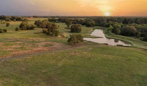 16 Round Top Farms Dr, Round Top, TX 78954