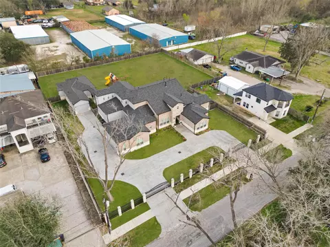 4821 1st St, Pasadena, TX 77504