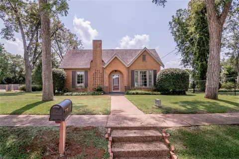 208 E Livingston St, San Augustine, TX 75972 photo 1