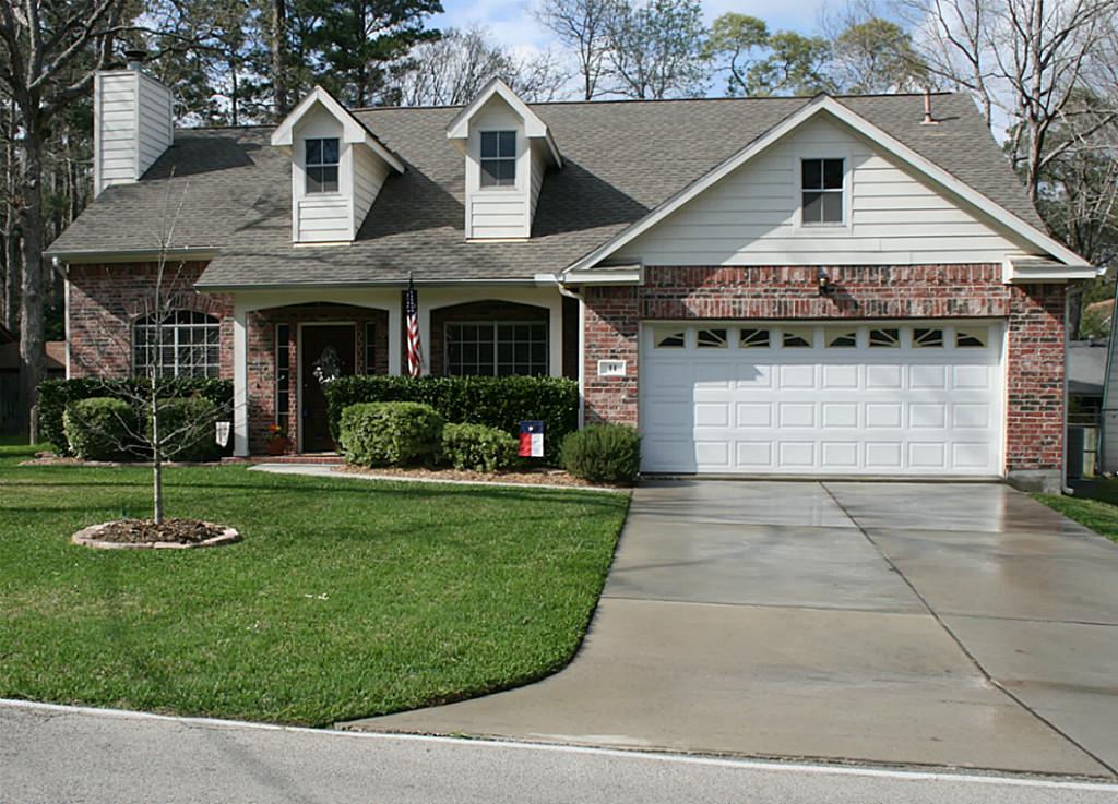 44 E Rolling Hills Dr, Conroe, TX 77304 photo 1