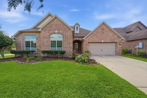 901 Cozy Hollow Ct, Friendswood, TX 77546