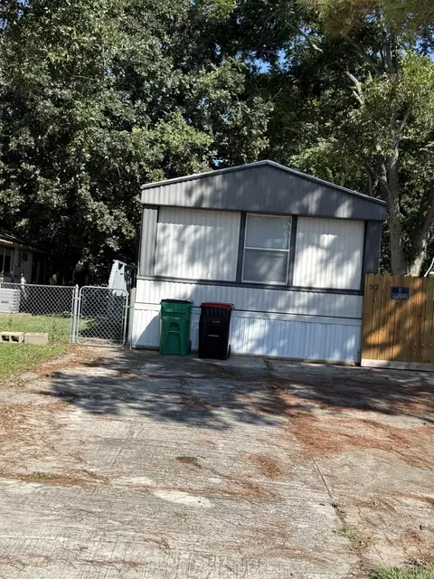512 Harrison Ave, Baytown, TX 77520