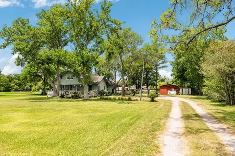 16724 Harkey Rd, Pearland, TX 77584