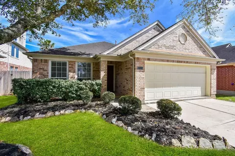 2111 Sailwind Dr, Pearland, TX 77584