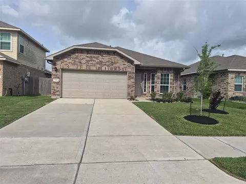 104 Cullen St, Angleton, TX 77515