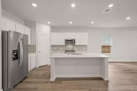 Kitchen - 29018 Fig Vine Dr, Waller, TX 77484 photo 1 of 2